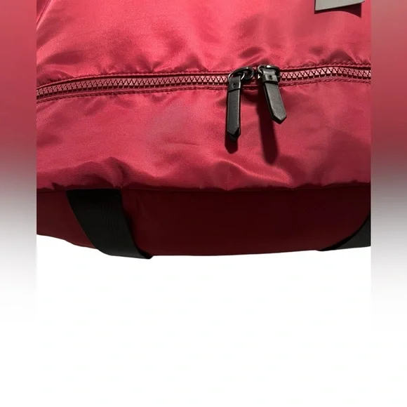 Mondani New York Burgandy Weekender Tote Bag - Picture 4 of 8